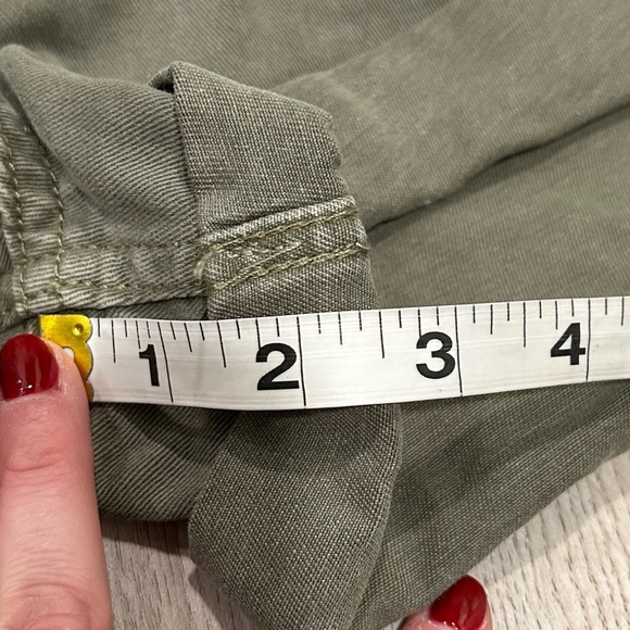 ASOS Design Slouchy Mom Shorts Olive Green Cotton Denim High Rise Cuffed Size 8 - Picture 4 of 11